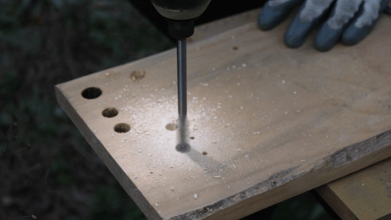 flat drill bits are a type of bit used to create larger holes in timber. (1)